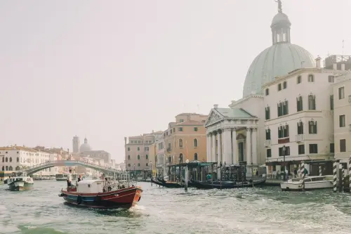 “Gente a Venezia”, alla Gran Guardia la mostra fotografica di Pierfrancesco Bassi