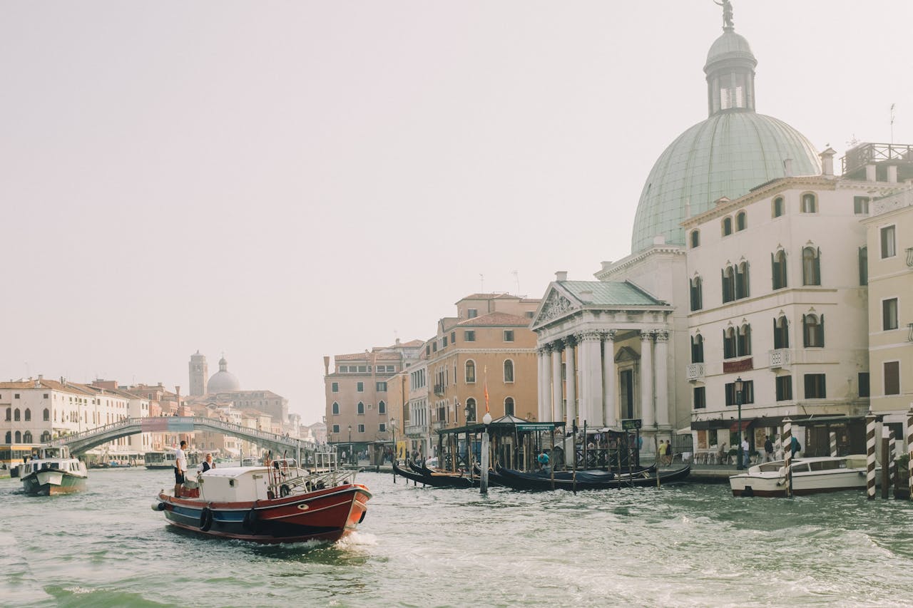 “Gente a Venezia”, alla Gran Guardia la mostra fotografica di Pierfrancesco Bassi