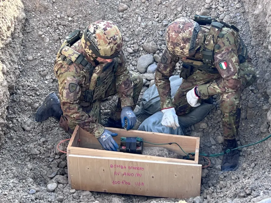 Aviano, concluso il disinnesco dell’ordigno della Seconda guerra mondiale nell’area aeroportuale