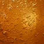 Colore ambra per pareti: come usarlo per creare ambienti caldi e coerenti