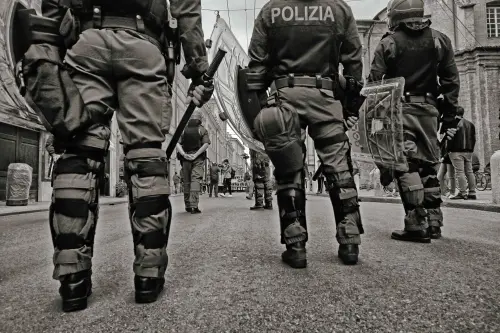 Padova, 82 controlli in stazione: sequestrati coltello e asta